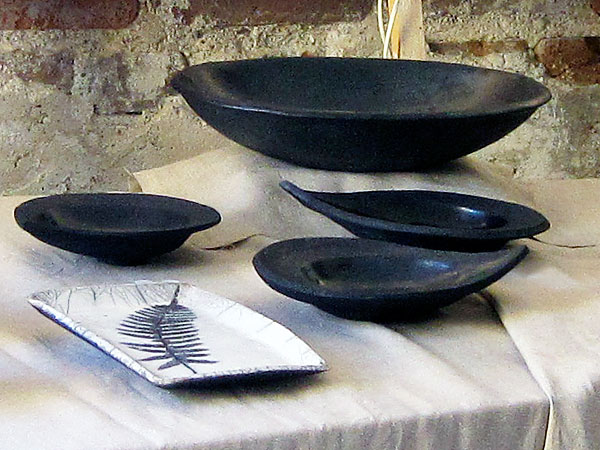 Svarbränd keramik av Kerstin Kullmann